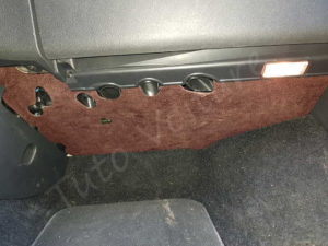 Cache sous boite à gant Volkswagen Tiguan ph1 2009 Retirer la garniture sous la boîte à gant - Volkswagen Tiguan phase 1 - Tutovoiture