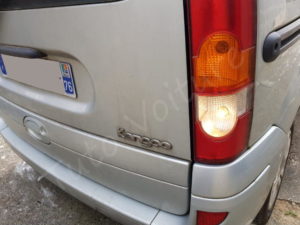 Changer un contacteur de feu de recul Renault Kangoo